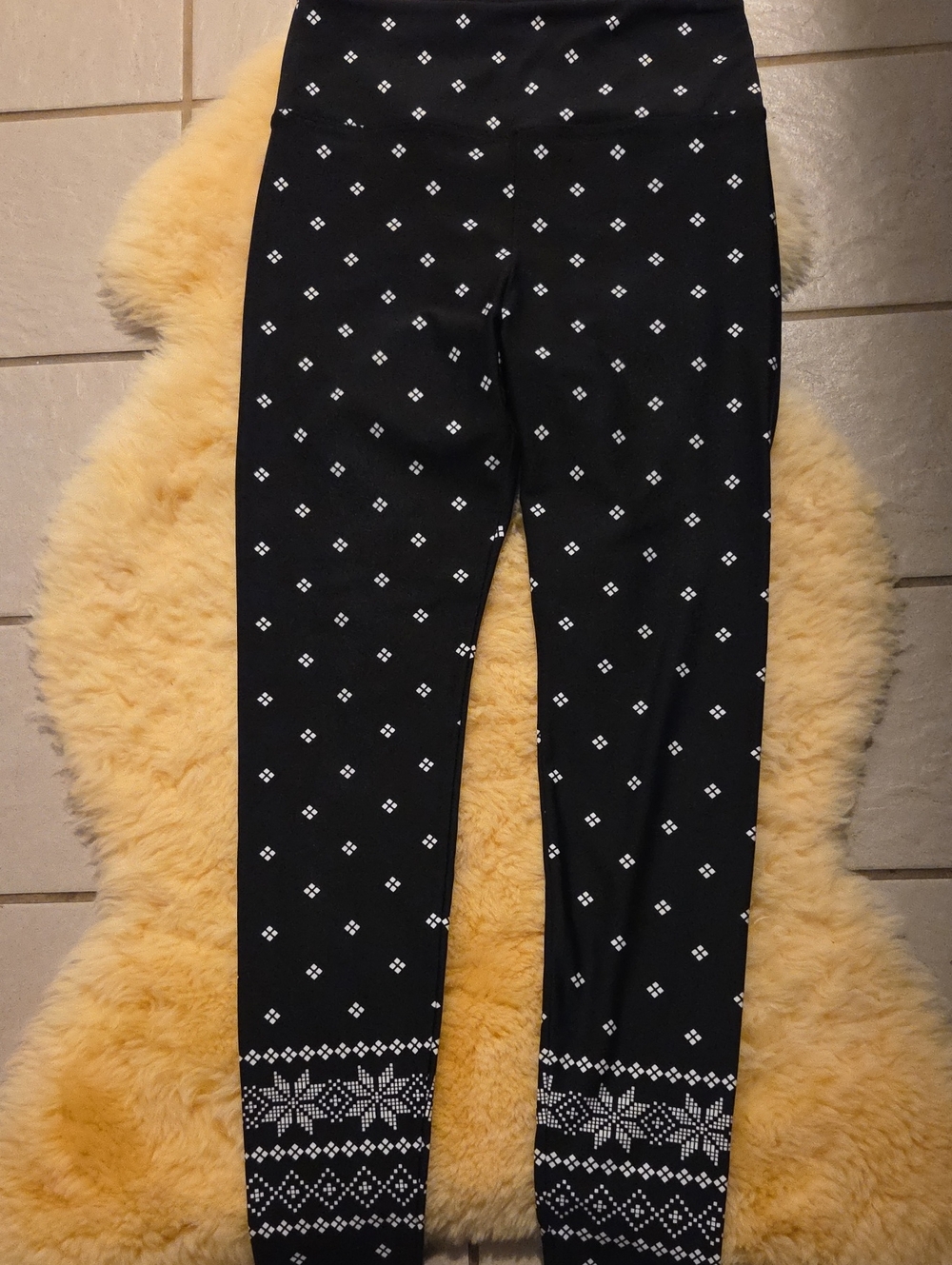 Lou & Grey Black Leggings with White Nordic Print